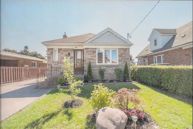 2 bedroom 1 bathroom upper level of bungalow on a large lot!