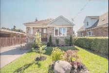 2 bedroom 1 bathroom upper level of bungalow on a large lot!