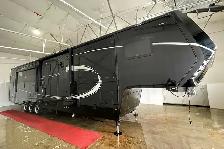 2020 Luxe Elite 42RL – Pre-Owned Luxury 4-Seasons 5th Wheel. - Photo 4