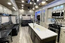 2020 Luxe Elite 42RL – Pre-Owned Luxury 4-Seasons 5th Wheel. - Photo 15