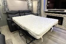 2020 Luxe Elite 42RL – Pre-Owned Luxury 4-Seasons 5th Wheel. - Photo 20