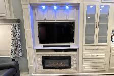 2020 Luxe Elite 42RL – Pre-Owned Luxury 4-Seasons 5th Wheel. - Photo 21