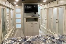 2020 Luxe Elite 42RL – Pre-Owned Luxury 4-Seasons 5th Wheel. - Photo 37