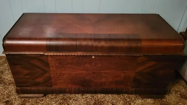 Vintage Lane Cedar Chest