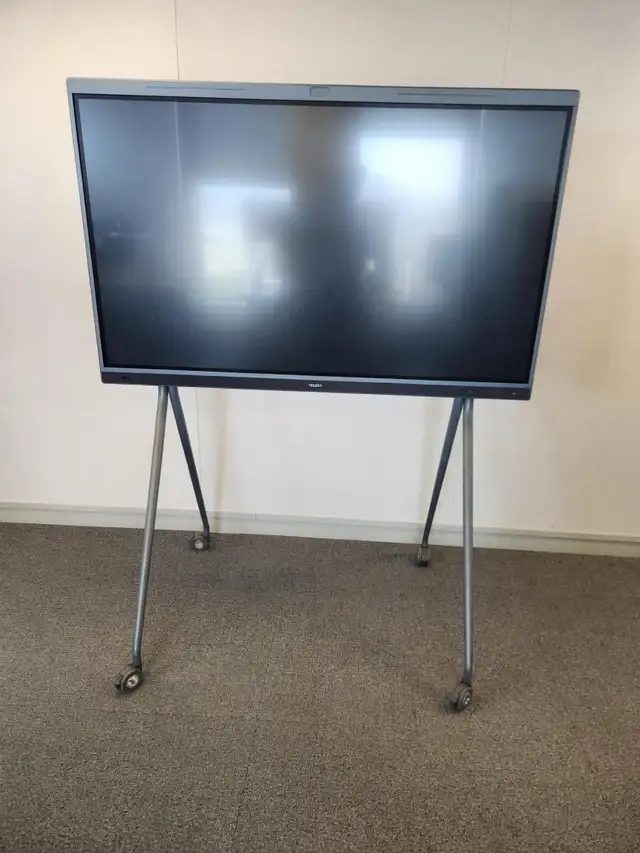 Yealink 65' MeetingBoard UHD 4K LED Touchscreen Display   camera
