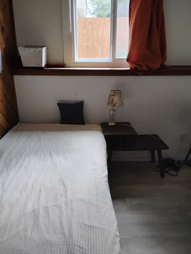 Calgary NW separate basement suite short term rental 7-30days