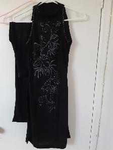 A SET BEADS BLACK CLOTHES
