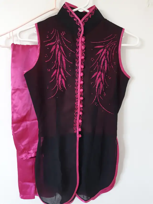 A SET PINK CLOTHES (Brand New)