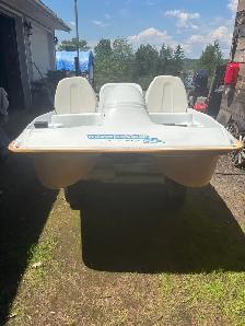 Paddle boat 5 person.