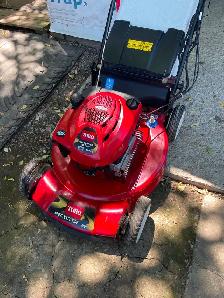 22" Toro Recycler self propelled lawnmower - Photo 2