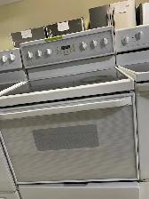 Cuisinière blanche vitrocéramique Frigidaire