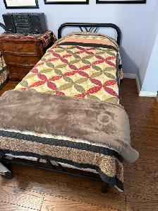 2 Twin Beds