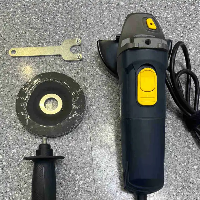 Mastercraft Corded Angle Grinder 547119 4-1/2"