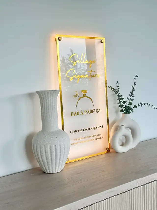Enseigne en acrylique personnalisée