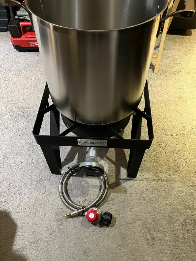 Gas One propane burner with Thermalloy St Steel Stock Pot
