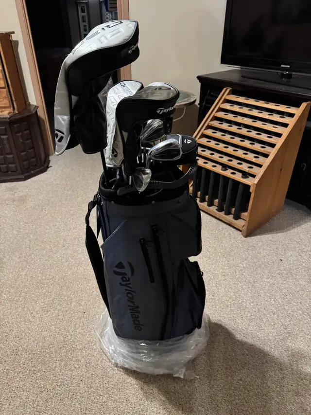Taylor made golf bag. Cart bag. Brand new. 150$