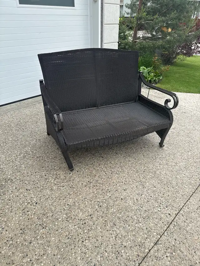 free outdoor seat.
