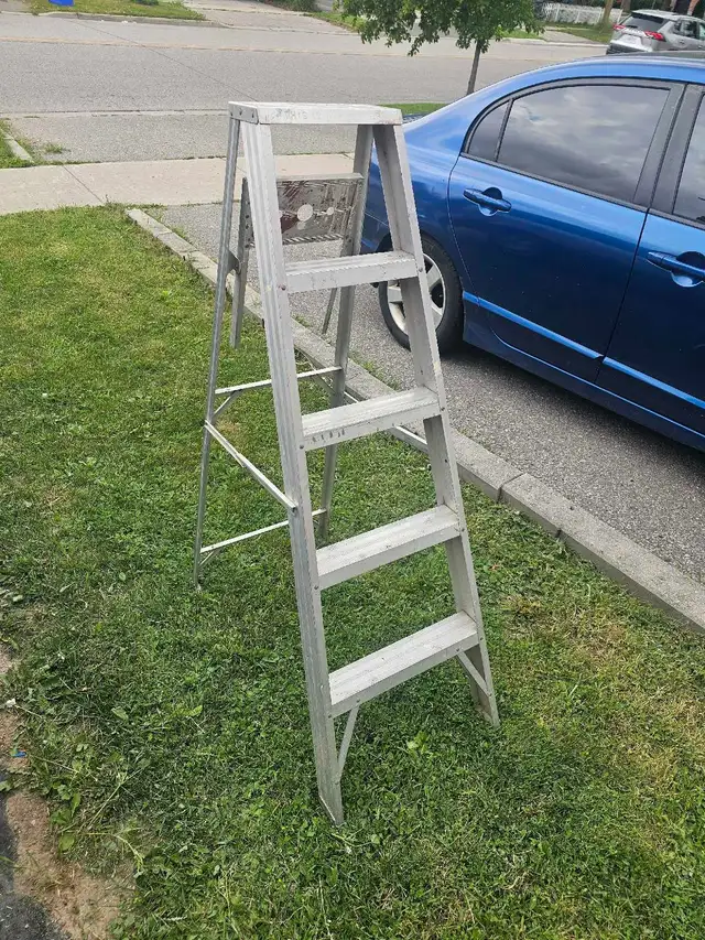 Aluminum Step Ladder NO plastic
