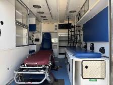 2002 F350 4x4 Ambulance - Photo 2