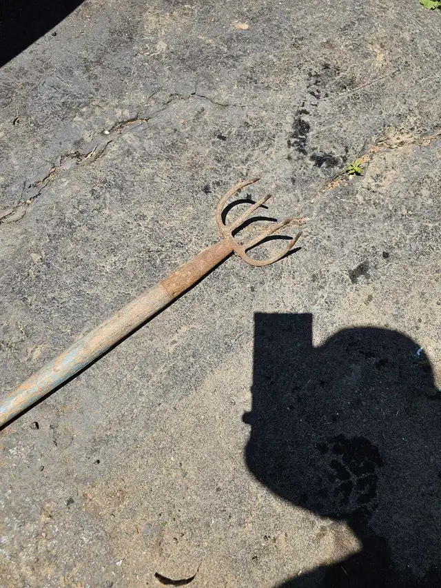 Long Handle Garden Cultivator