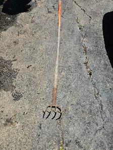 Long Handle Garden Cultivator - Photo 2