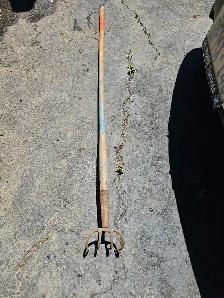 Long Handle Garden Cultivator - Photo 3