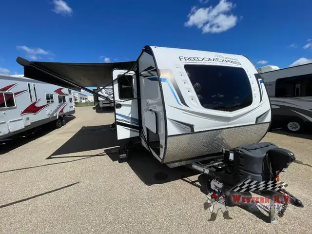 2022 Coachmen RV Freedom Express Ultra Lite 287BHDS