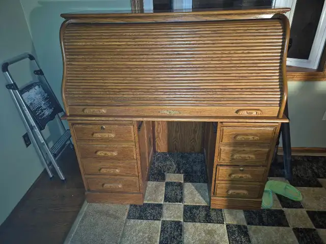 Beautiful oak rolltop desk