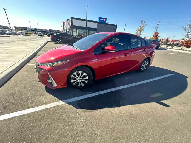 2020 Toyota Prius Prime Plug-in Hybrid – Clean | leather | Tech