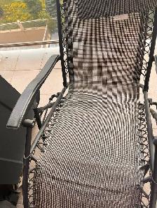 Deux chaises longues pour patio ou balcon