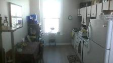 Huge bedroom in Victorian home. $1000 Vic/Bond Lindsay - Photo 3