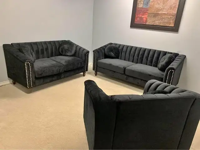 A huge offer on stylish couch