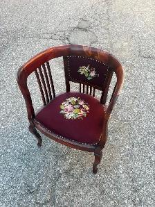 Free delivery used Vintage Accent Chair - Photo 7