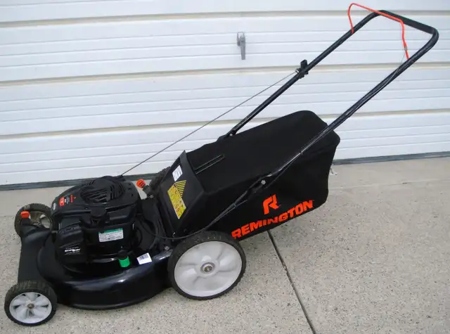 REMINGTON REAR BAG GAS LAWNMOWER