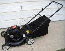 YARDMACHINES REAR BAG GAS LAWNMOWER - Photo 2