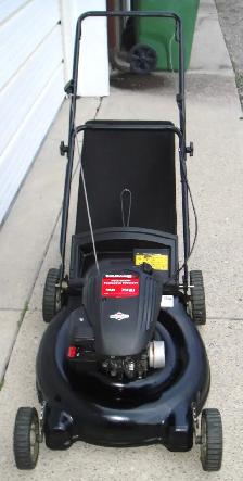 YARDMACHINES REAR BAG GAS LAWNMOWER - Photo 3