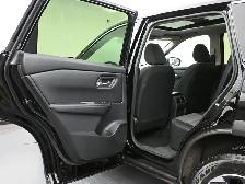 2024 Nissan Rogue SV HEATED SEATS, HEATED STEERING WHEEL, APPLE - Photo 19