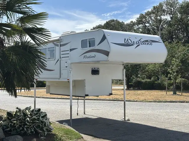 2018 Westland 80W SL Truck Camper