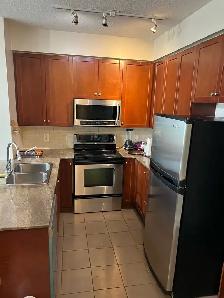 Master Bedroom for Rent – Square One | 3504 Hurontario St,