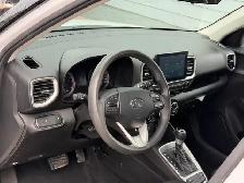 2021 Hyundai Venue Essential IVT w/Two-Tone - Photo 4