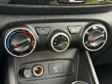 2021 Hyundai Venue Essential IVT w/Two-Tone - Photo 10