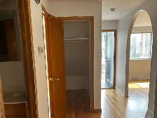 6 1/2 rdc.Rénové. 3 chambres fermées.Thermopompe. $1,900 - Photo 3