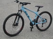 ALMOST NEW 27.5' GT PRO SERIES 24 SPD, DISC BRAKES & SUSPENSION! - Photo 2