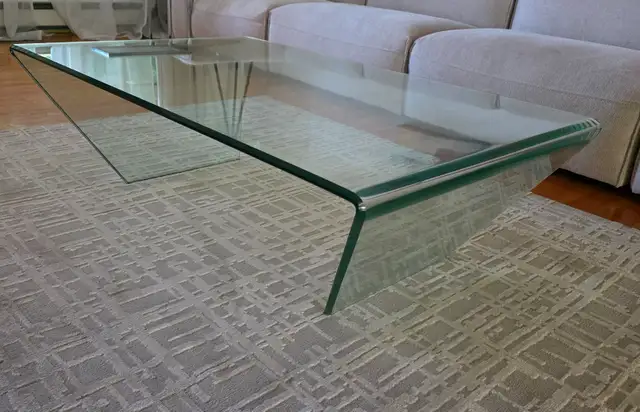 Table basse en verre en très bon état achetée chez Mobilia