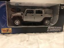Hummer H2 SUV Special Edition 1:27 Scale Die-Cast Car - Photo 2