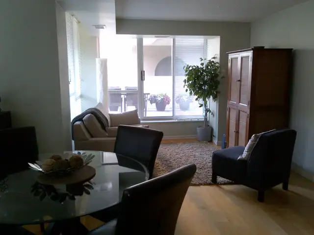 Bright and spacious 1 bdrm condo in Liberty Village/King West