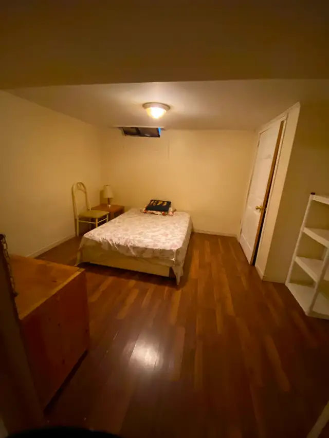 AVAILABLE ROOM FOR RENT MACLAUGHLIN AND STEELS BARAMPTON