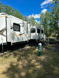 32 foot Camper - Photo 3