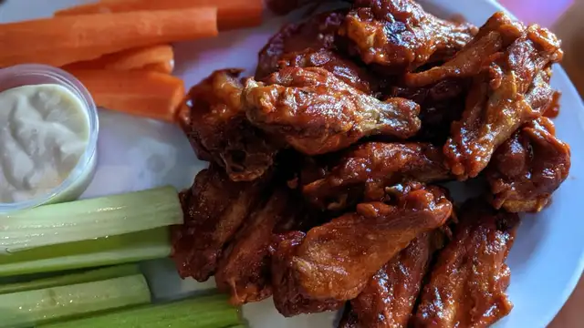 Full-Time or Part-Time Cook at Neighbourhood Restaurant/Bar