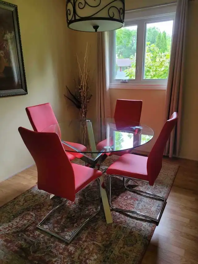 Dining room table